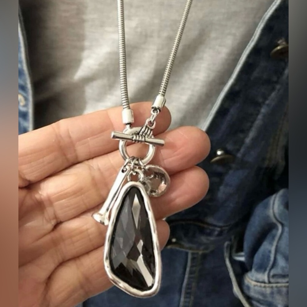 Gorgeous Silver Smoke Faceted Glass Pendant Necklace
